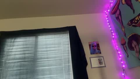 Snapshot of prism50 chatting on 10-18-25, 09:15 Prism online show from 10-18-25, 09:15