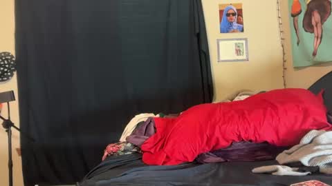 Snapshot of prism50 chatting on 12-17-25, 12:27 Prism online show from 12-17-25, 12:27