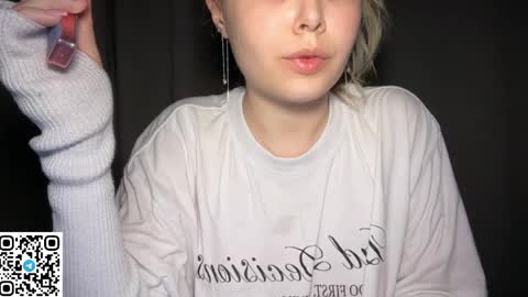 moli online show from 04-17-26, 03:48