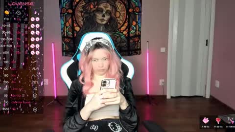 Snapshot of project_hisoka44 chatting on 12-21-25, 01:46 Di online show from 12-21-25, 01:46