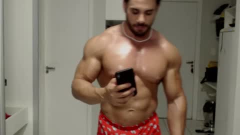 Snapshot of promuscles4u chatting on 12-22-24, 01:01 promuscles4u online show from 12-22-24, 01:01