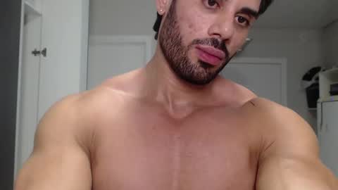 Snapshot of promuscles4u chatting on 01-02-25, 01:17 promuscles4u online show from 01-02-25, 01:17