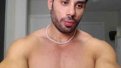 Snapshot of promuscles4u chatting on 01-11-25, 11:24 promuscles4u online show from 01-11-25, 11:24