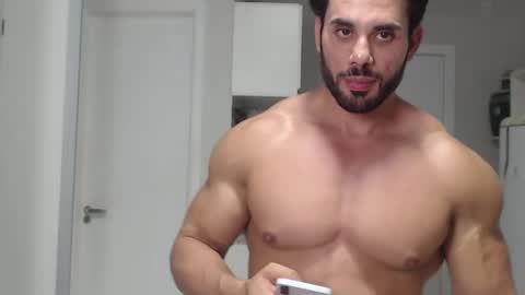 Snapshot of promuscles4u chatting on 02-14-25, 01:23 promuscles4u online show from 02-14-25, 01:23