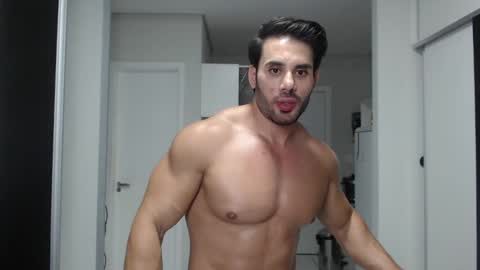 Snapshot of promuscles4u chatting on 02-28-25, 08:28 promuscles4u online show from 02-28-25, 08:28