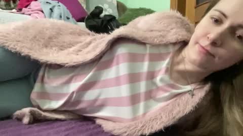 Snapshot of proud_sweet_21 chatting on 10-18-25, 10:10 proud sweet 21 online show from 10-18-25, 10:10