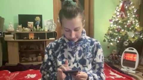 Snapshot of proud_sweet_21 chatting on 12-21-25, 12:18 proud sweet 21 online show from 12-21-25, 12:18