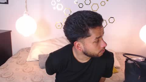 Adris  Juan online show from 10-21-25, 02:12