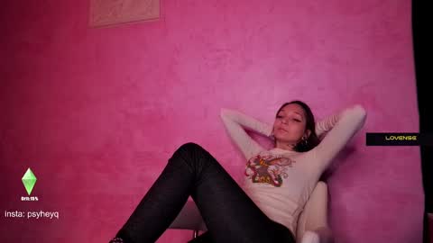 Snapshot of psyheya chatting on 12-03-24, 05:55 LUCY ----- online show from 12-03-24, 05:55