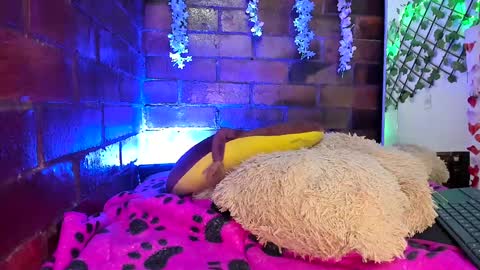 Snapshot of pucaa_ chatting on 01-17-25, 03:45 Emma Rico model indep online show from 01-17-25, 03:45