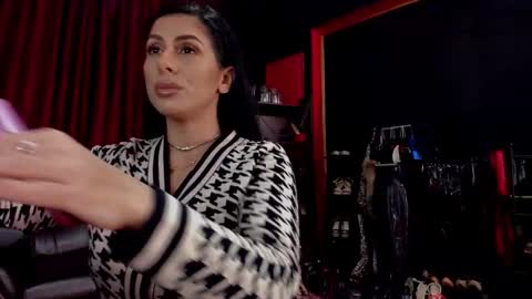 Snapshot of puffy_love chatting on 12-15-25, 06:12 MissPuffyLove online show from 12-15-25, 06:12