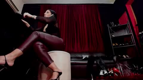 Snapshot of puffy_love chatting on 03-15-26, 08:15 MissPuffyLove online show from 03-15-26, 08:15