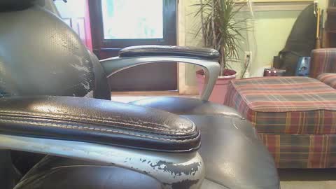 Snapshot of pulltoy1 chatting on 12-04-24, 04:27 pulltoy1 online show from 12-04-24, 04:27