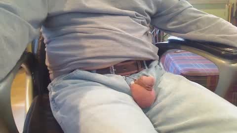 Snapshot of pulltoy1 chatting on 01-15-25, 04:11 pulltoy1 online show from 01-15-25, 04:11