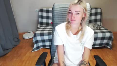 Polly online show from 12-04-25, 01:31