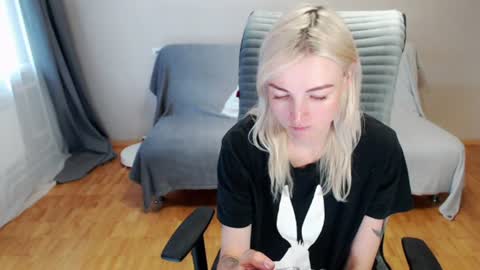 Snapshot of puma_ma chatting on 06-24-26, 05:06 Polly online show from 06-24-26, 05:06