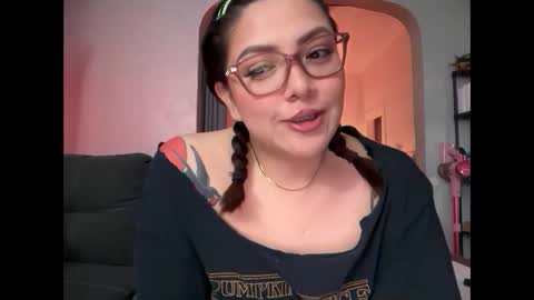 Snapshot of pumpkin_bunny chatting on 12-21-25, 11:34 Pumpkin bunny online show from 12-21-25, 11:34