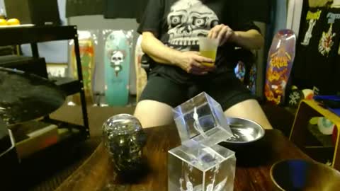 Snapshot of punkypapi chatting on 03-05-25, 03:40 Jojo online show from 03-05-25, 03:40