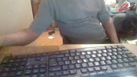 Snapshot of pup_y chatting on 10-08-25, 08:28 pup_y online show from 10-08-25, 08:28