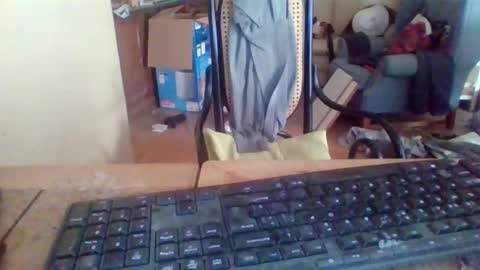 Snapshot of pup_y chatting on 10-18-25, 02:40 pup_y online show from 10-18-25, 02:40