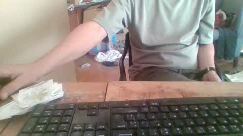 Snapshot of pup_y chatting on 10-25-25, 08:33 pup_y online show from 10-25-25, 08:33