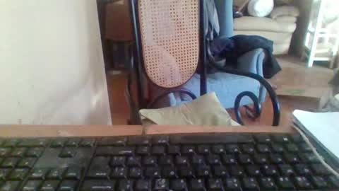 Snapshot of pup_y chatting on 11-18-25, 04:00 pup_y online show from 11-18-25, 04:00