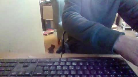 Snapshot of pup_y chatting on 11-27-25, 06:32 pup_y online show from 11-27-25, 06:32