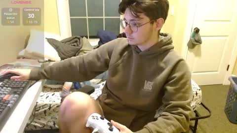 Snapshot of pupvex chatting on 11-09-25, 06:55 Vander Waals online show from 11-09-25, 06:55