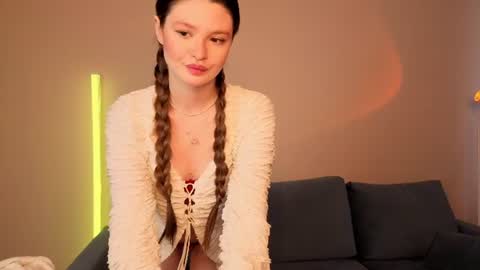 Eva online show from 06-17-26, 02:58