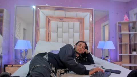Experienced guys  online show from 06-05-26, 07:41