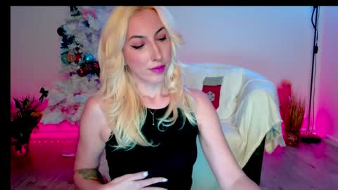 Snapshot of purevibrations chatting on 12-16-24, 06:05 Isabelle online show from 12-16-24, 06:05