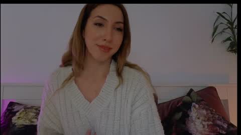 Snapshot of purevibrations chatting on 02-21-26, 06:31 Isabelle online show from 02-21-26, 06:31