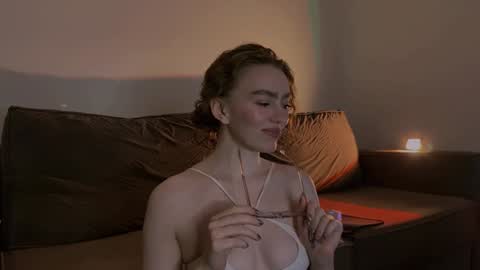 Marie online show from 02-06-25, 01:05