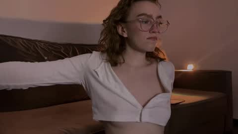 Marie online show from 02-11-25, 10:28