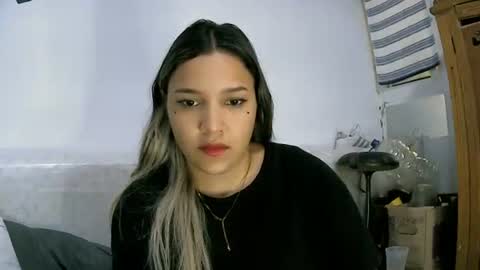 Snapshot of purple_23 chatting on 03-29-26, 09:15 Lizzy online show from 03-29-26, 09:15