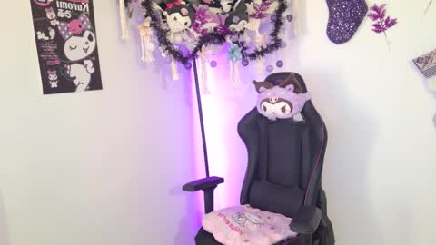 Snapshot of purple_ema chatting on 11-24-25, 07:02 purple_ema online show from 11-24-25, 07:02