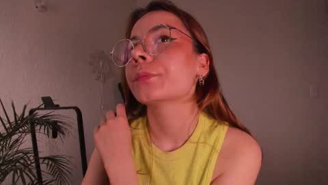 Snapshot of purple_opal chatting on 10-23-25, 05:12 Vero online from Tuesday to Sunday online show from 10-23-25, 05:12