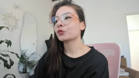 Snapshot of purple_opal chatting on 06-11-26, 05:11 Vero online from Tuesday to Sunday online show from 06-11-26, 05:11
