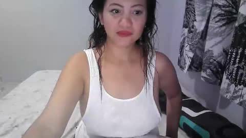 Snapshot of purpledust06 chatting on 12-15-25, 01:37 Athena online show from 12-15-25, 01:37