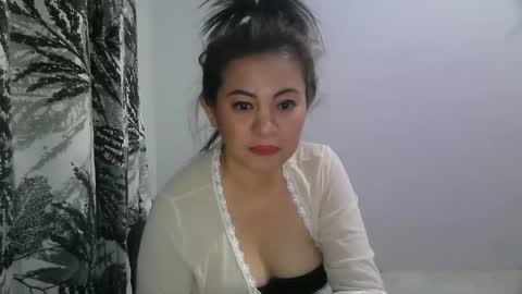 Snapshot of purpledust06 chatting on 05-15-26, 04:47 Athena online show from 05-15-26, 04:47