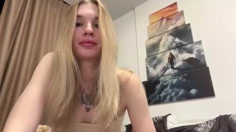 Snapshot of pussymoneywet chatting on 10-04-25, 09:02 Lina online show from 10-04-25, 09:02