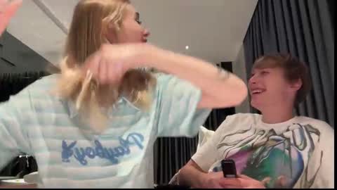 Snapshot of pussymoneywet chatting on 12-04-25, 07:00 Lina online show from 12-04-25, 07:00