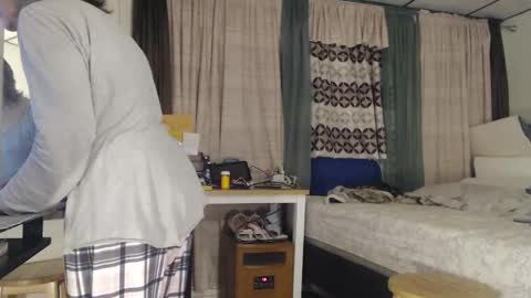 Snapshot of putiputi4u chatting on 01-14-25, 01:15 putiputi4u online show from 01-14-25, 01:15