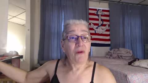 Snapshot of putiputi4u chatting on 01-10-26, 02:52 putiputi4u online show from 01-10-26, 02:52