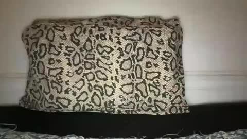 Snapshot of pwing1992 chatting on 01-05-25, 09:37 pwing1992 online show from 01-05-25, 09:37