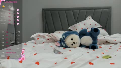 Snapshot of qimiqo chatting on 10-08-25, 04:04 Kimi online show from 10-08-25, 04:04