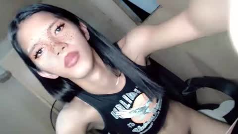 Snapshot of qn_jeshelle chatting on 11-17-25, 10:32 SimplePetite Astrid28 online show from 11-17-25, 10:32