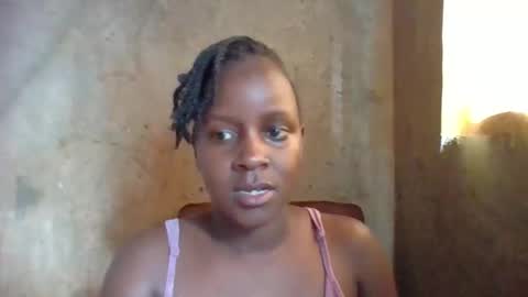 Snapshot of queen014 chatting on 11-09-25, 12:47 queen014 online show from 11-09-25, 12:47