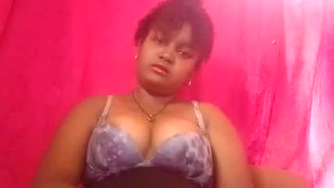 Snapshot of queen01love chatting on 11-25-25, 06:13 queen01love online show from 11-25-25, 06:13