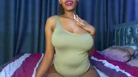 queen321850 online show from 12-18-25, 06:41